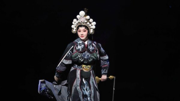 辉煌配资 七位一级演员甘当绿叶，赵悦领衔演绎《满庭芳》